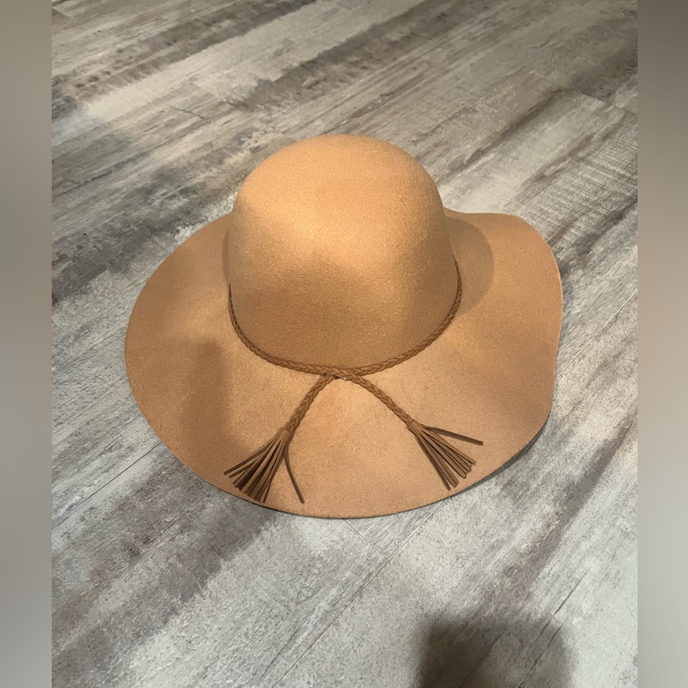 Wide brim floppy fedora